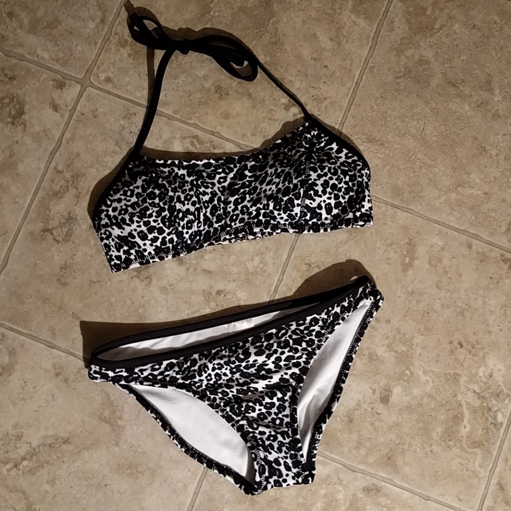 Brand new bikini size S top XS bottoms